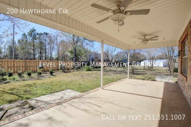 Building Photo - 200 Hawthorne Cir