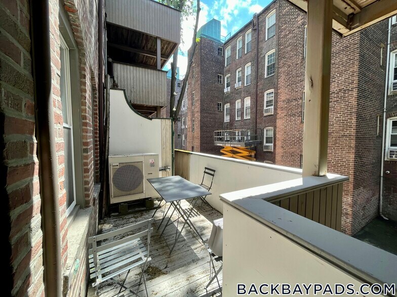 Building Photo - 49 St Germain St