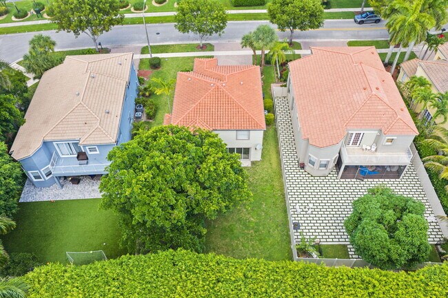Building Photo - 9058 Alexandra Cir