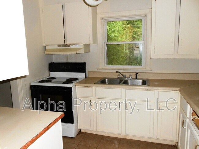 Building Photo - 31 Foxhall Rd