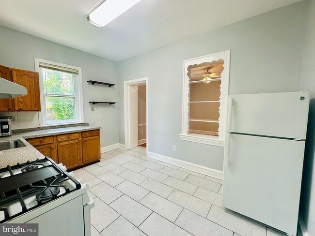 Building Photo - 146 Sumac St