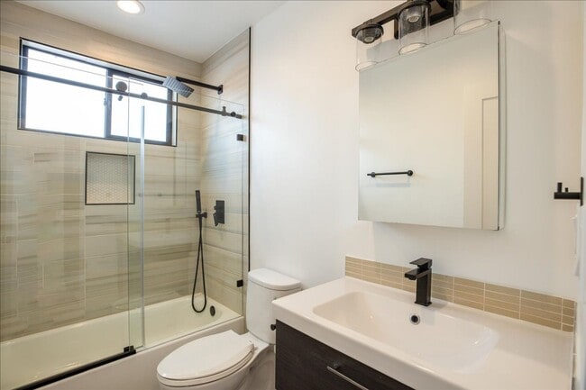 Building Photo - 652 Hayworth Ave