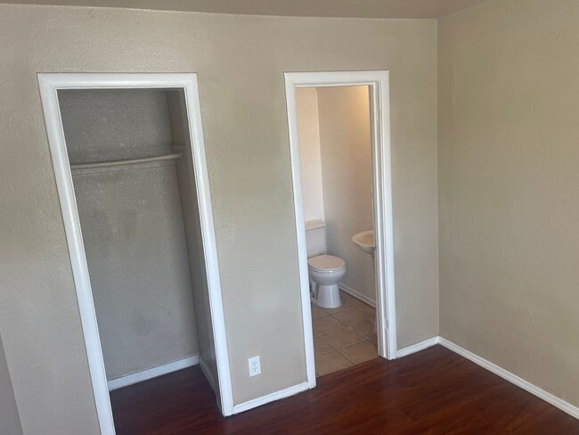 Building Photo - Wonderful Stand Alone Home
