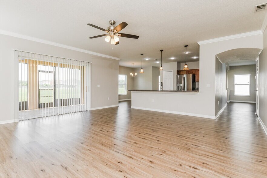 Building Photo - 349 Aldershot Ct
