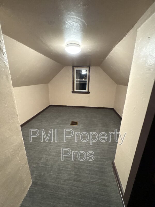 Building Photo - 3018 W Eggert Pl.