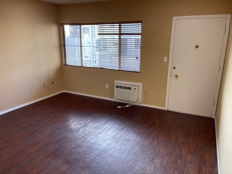 Building Photo - 1941 Wilcox Ave