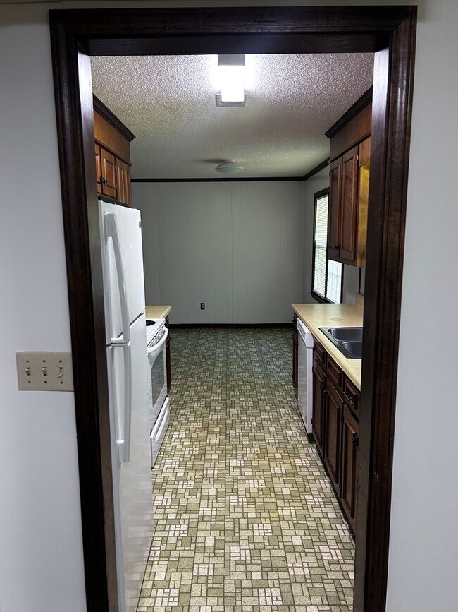 Building Photo - 1601 Cedarbrook Dr