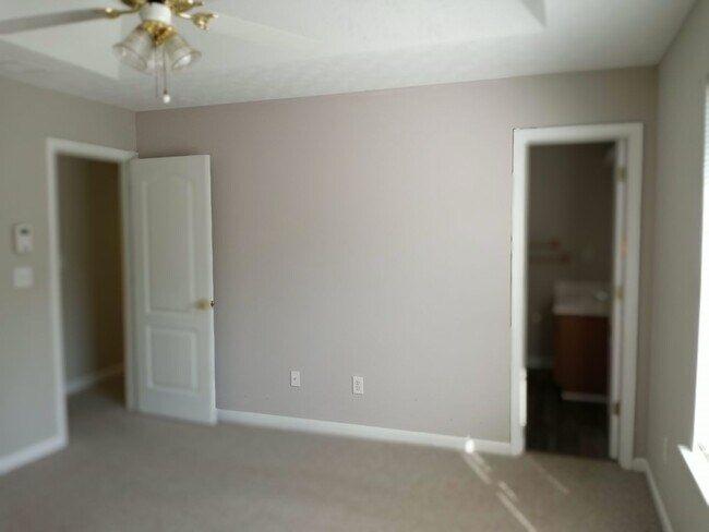 Building Photo - 3/2 with Large Bonus Room  - Split level home with large backyard