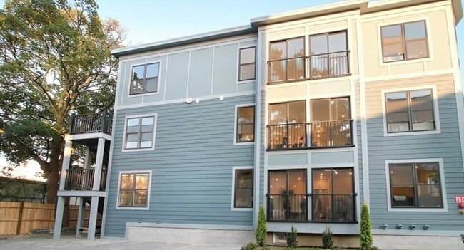 Building Photo - 15 W Bellflower St