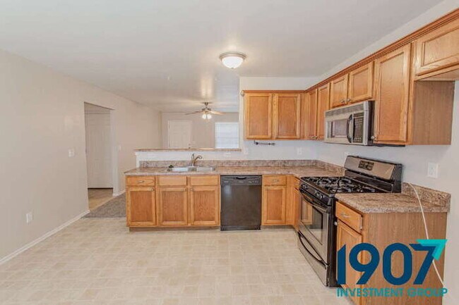 Building Photo - Beautiful 3-Bedroom Home in OKC - Availabl...