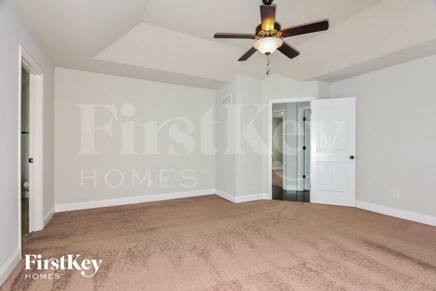 Building Photo - 1811 Barclay Trail Dr