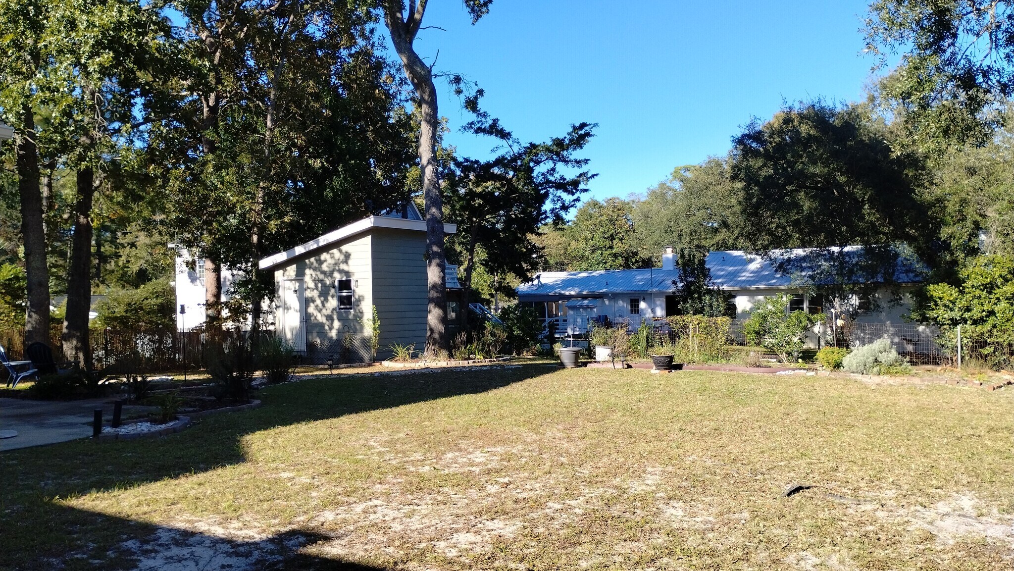 Building Photo - 710 Yucca Ave