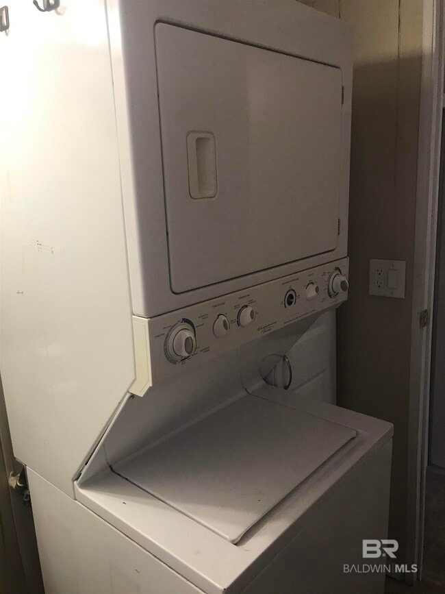 Building Photo - 20370 US-90