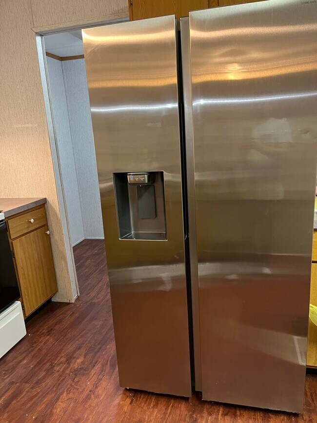 Building Photo - 3 bedroom 2 bath with plenty of space inside and out and gorgeous views!