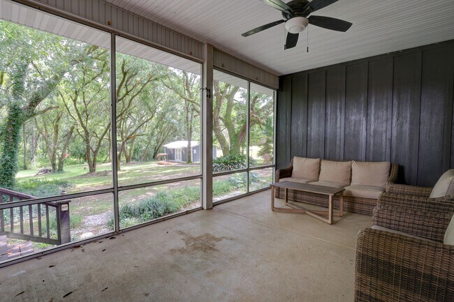 Building Photo - 15813 A
