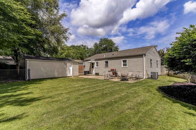 Building Photo - 72 Beverly Dr