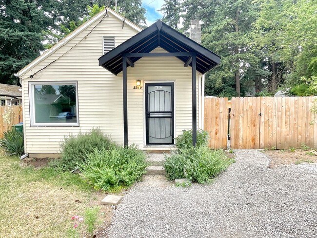 Primary Photo - Powellhurst-Gilbert Remodeled Bungalow, Fe...