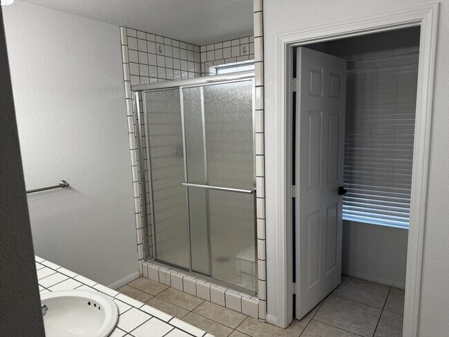 Building Photo - 9191 White Rd