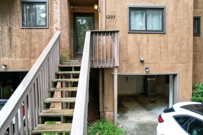 Building Photo - 1207 Timbers Ln