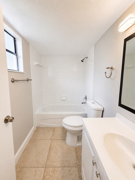 Building Photo - 1401 Windorah Way