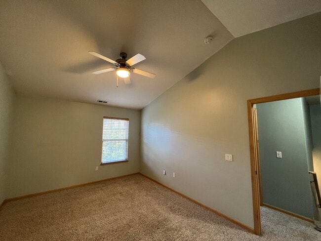 Building Photo - 5558 Kenton Ln