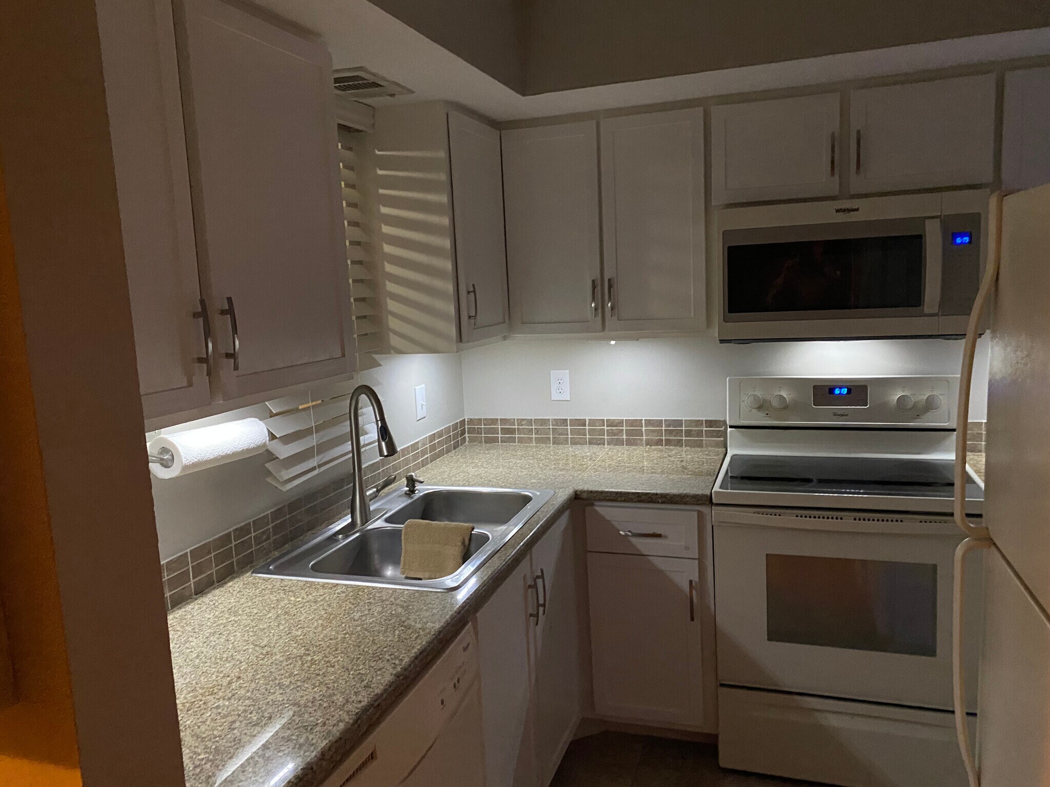 Building Photo - 1566 SE Royal Green Cir