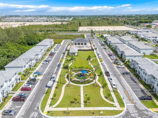 Building Photo - 1125 SE 3rd Terrace
