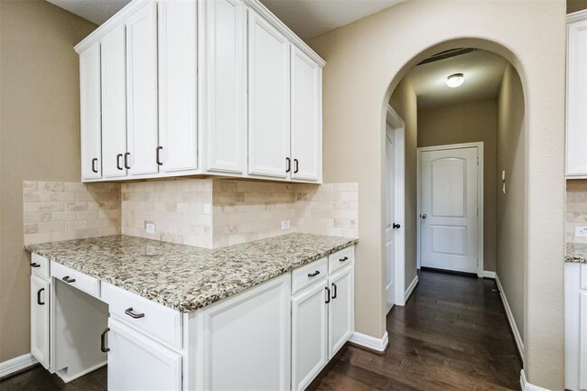 Building Photo - 28806 Crested Butte Dr