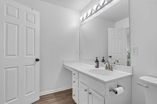 Building Photo - Ranch Style Home in Hunt Club For Rent!