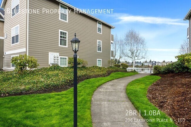 Building Photo - 206 Lakepoint Pl N