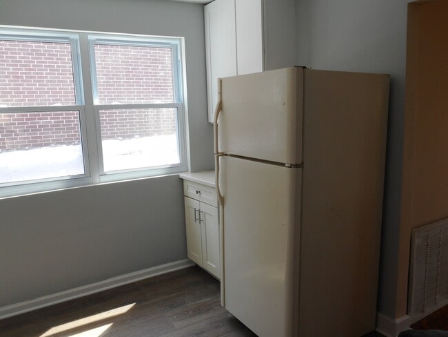 Building Photo - 3012 W Belmont Ave