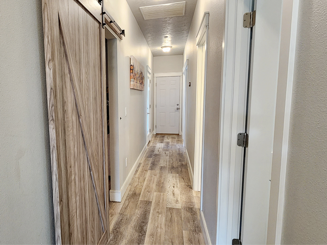 Building Photo - Home Sweet Home! Won't last long!