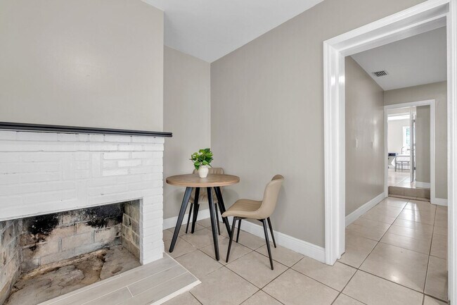 Building Photo - 905 Buena Vista Dr