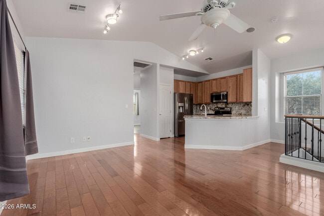 Building Photo - 144 W Campbell Ct