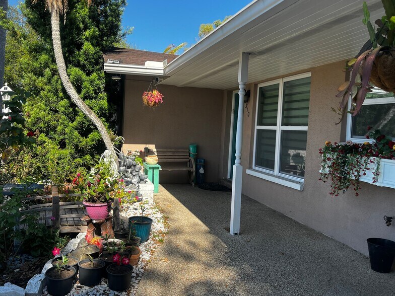 Building Photo - 310 15th Ave SW