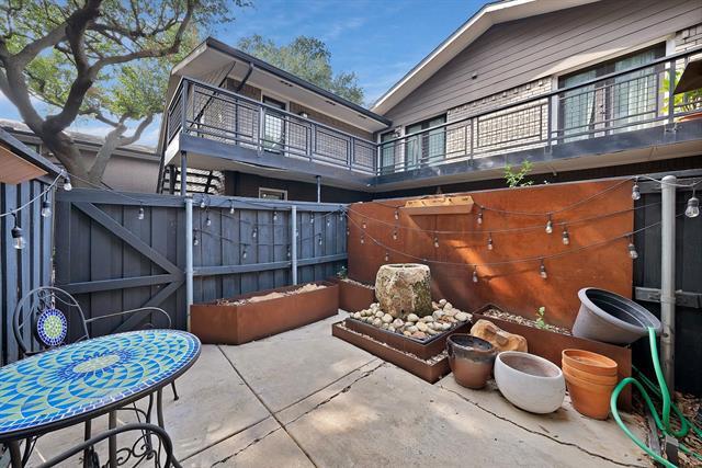 Building Photo - 10203 Regal Oaks Dr