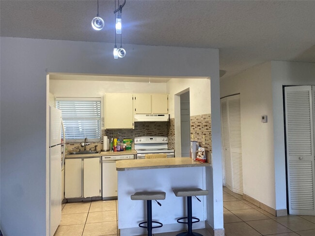 Building Photo - 6800 Nova Dr