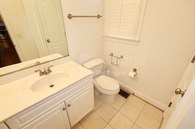 Building Photo - 728 S Pine St