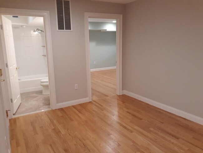 Building Photo - 344 Boylston St