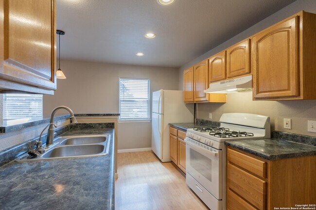 Building Photo - 3727 Aragon Dr