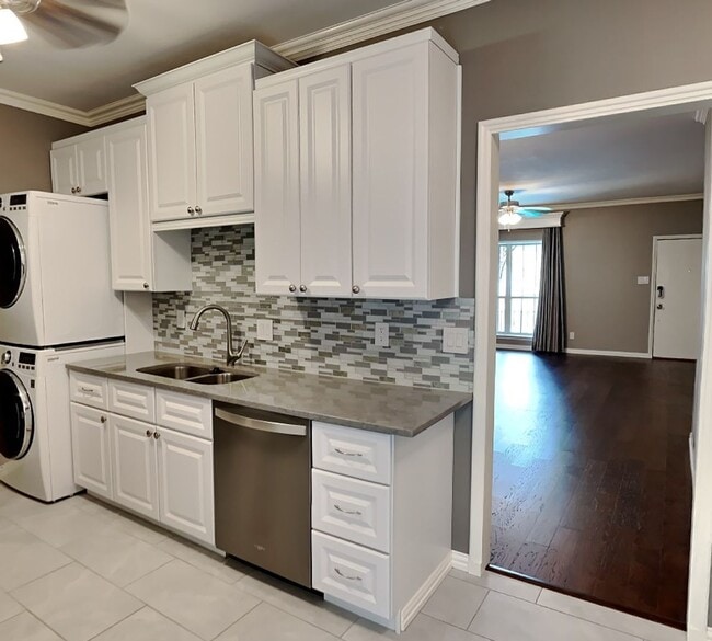 Building Photo - Captivating Condo in the Royale Orleans Ea...