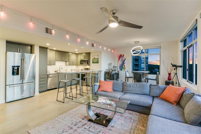 Building Photo - 54 Rainey St