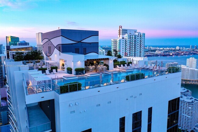 Building Photo - 1010 Brickell Ave