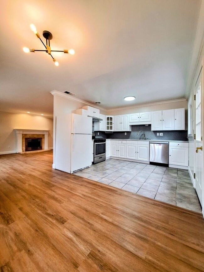 Primary Photo - Beautiful Single Story House w/Low Mainten...