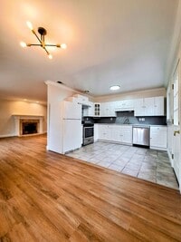 Building Photo - Beautiful Single Story House w/Low Mainten...