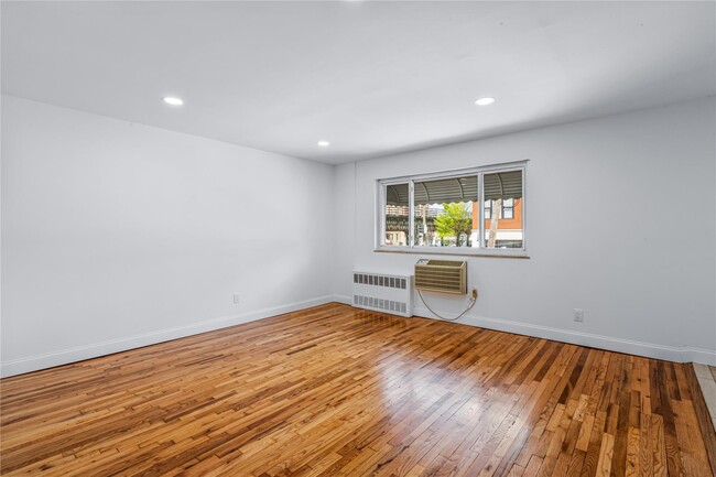Building Photo - 23-31 28th St