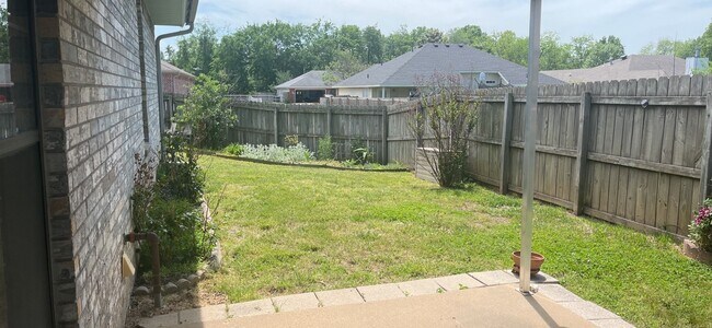 Building Photo - Great 2 bedroom 2 bath in Rogers