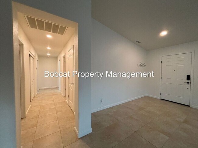 Building Photo - 100 Deschutes Dr