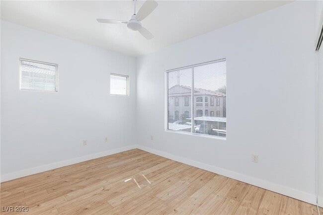 Building Photo - 2305 W Horizon Ridge Pkwy
