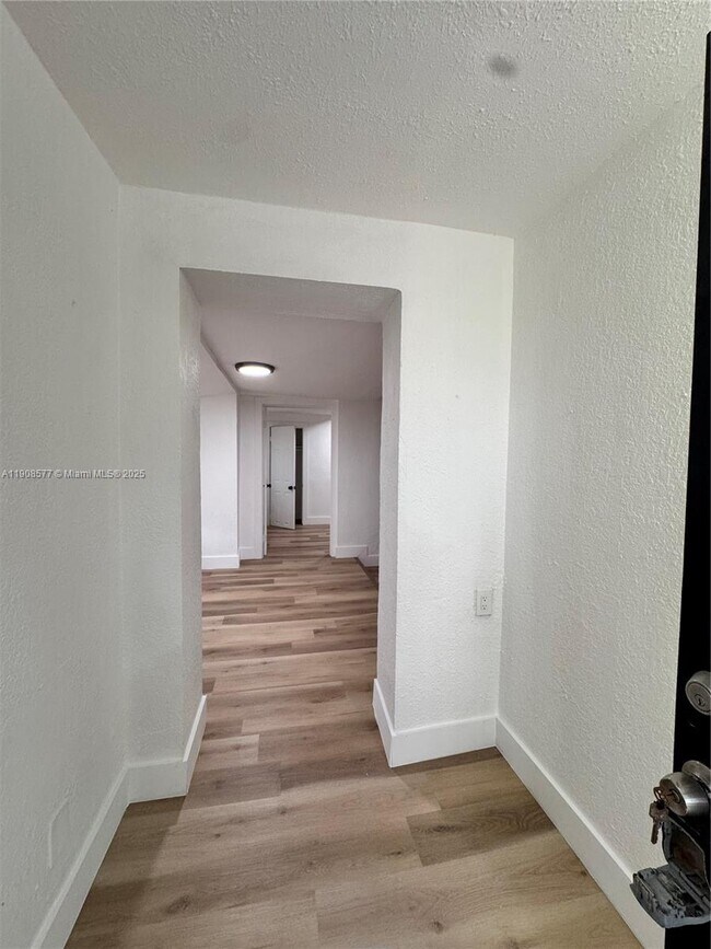 Building Photo - 1613 NW 45th St